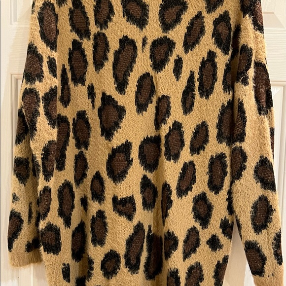 Altar’d State Sweater- Size M/L - Picture 3 of 3